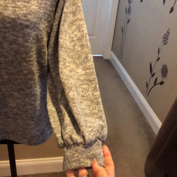 Jules and James Long Full Gathered Sleeves Top - Picture 4 of 7